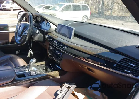 2018 BMW X5 xDrive35I z USA, uszkodzony, nr VIN 5UXKR0C51J0Y06029